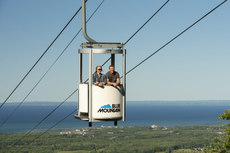 7. Blue Mountain 露天缆车赏秋（Open-Air Gondola）