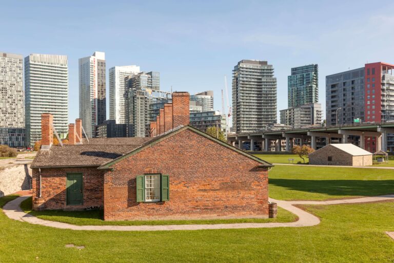 3. Fort York After Dark 约克古堡灯笼夜游